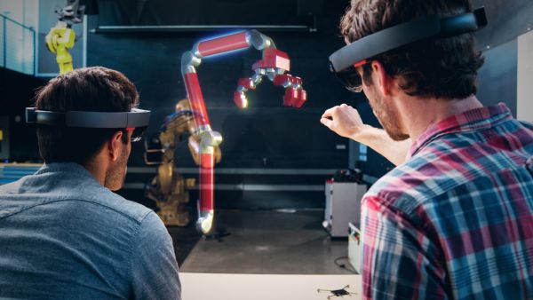 Microsoft HoloLens isi extinde disponibilitatea in Europa