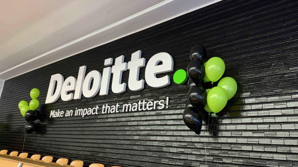 Deloitte reconditioned and endowed with state-of-the-art equipment an ASE amphitheater within a strategic partnership for the next five years