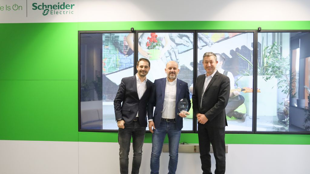 SYNOTECH – Best Performer in sustainability in 2022, among APC partners by Schneider Electric