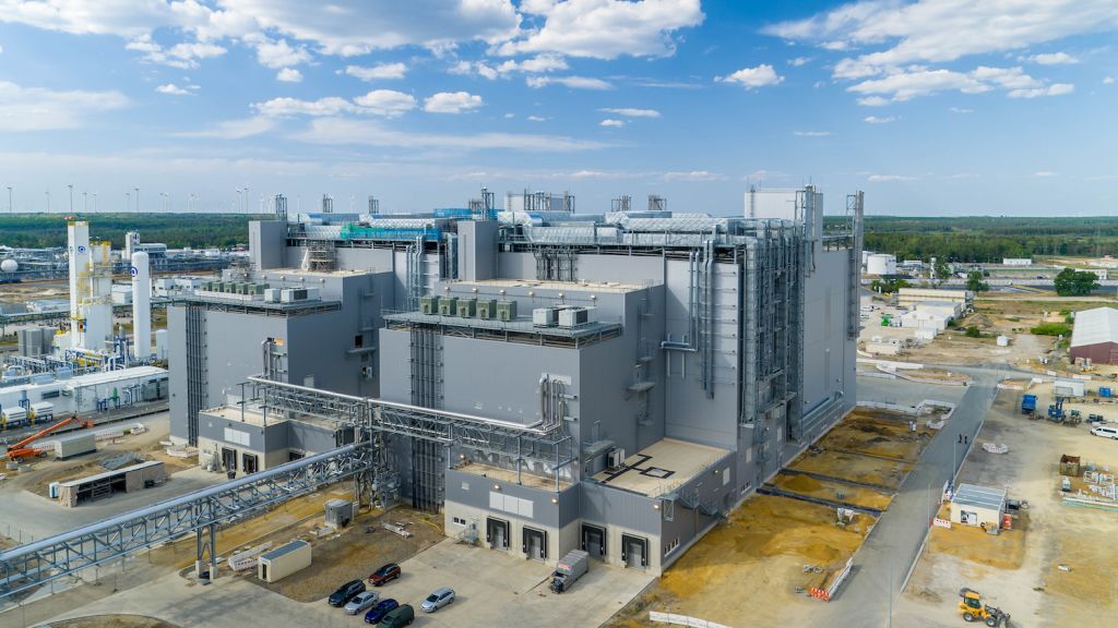 BASF este prima companie care deschide un centru comun de productie a materialelor pentru baterii si reciclarea acestora
