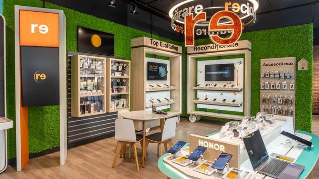 Orange reopens the smart shop in Piata Victoriei under a new concept that illustrates care for environment