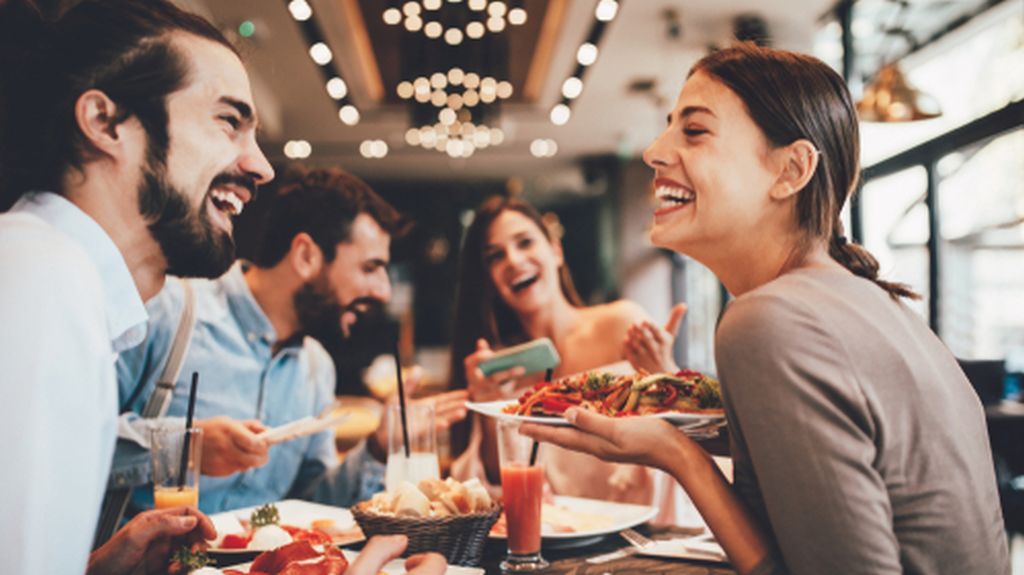 Up Romania Study: Almost 35% of respondents choose to go to a restaurant during their lunch break, encouraged by the possibility of paying with the Up Dejun card