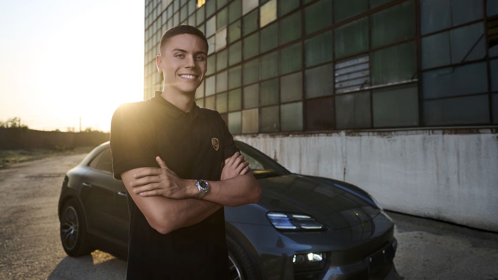Porsche Romania il numeste pe David Popovici Friend of the Brand