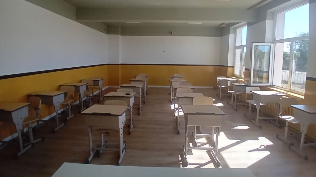 Rural education, between urgent needs and quick solutions at the beginning of the school year: PlayYouth Association completely renovated a school in just 5 days, with the support of over 250 volunteers