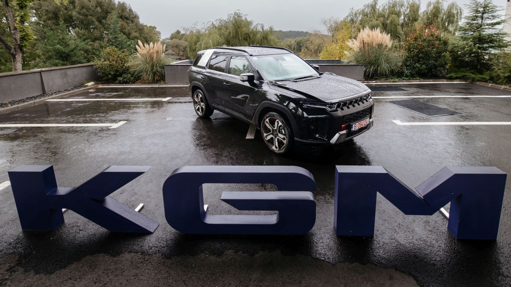 KGM a lansat in Romania Torres Full Hybrid