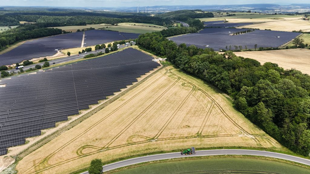 PARAPET SI KREUTZPOINTNER ENERGY AU FINALIZAT INSTALAREA UNEI CENTRALE FOTOVOLTAICE DE 40 MWp IN GERMANIA SI LUCREAZA LA CONSTRUCTIA A ALTOR DOUA PARCURI CU O CAPACITATE TOTALA DE 72 MWp