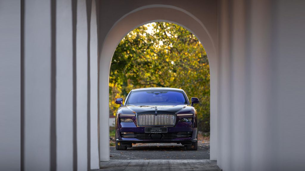 BLACK BADGE SPECTRE MAKES ITS DEBUT IN ROMANIA: AN AMPLIFIED ALTER EGO