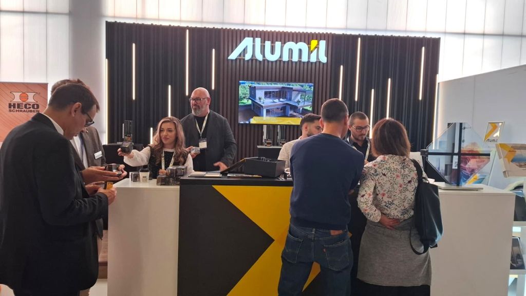 Alumil a incheiat trimestrul trei din 2025 cu afaceri de 90,4 milioane de lei, in crestere cu 3%. Compania isi intensifica eforturile in promovarea standardelor nZEB in Romania