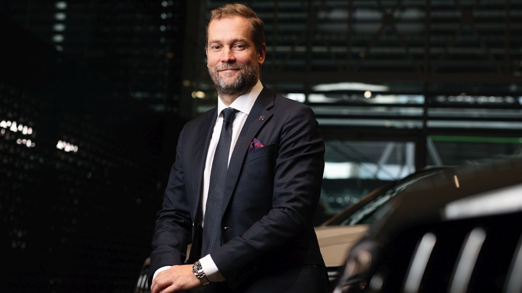 LEADING THROUGH CHANGE