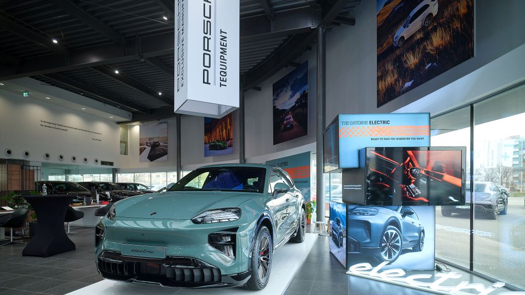 Porsche Cayenne Turbo Electric a ajuns la Bucuresti