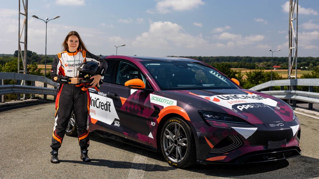 Primul BYD de curse din Europa este made in Romania, pilotat de campioana clasei electrice de la Super Rally